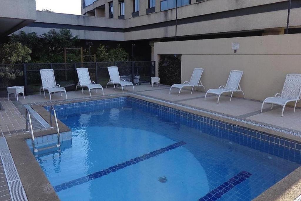 Apartamento Flat Com Conforto E Requinte Em Frente Aeroporto - H1001