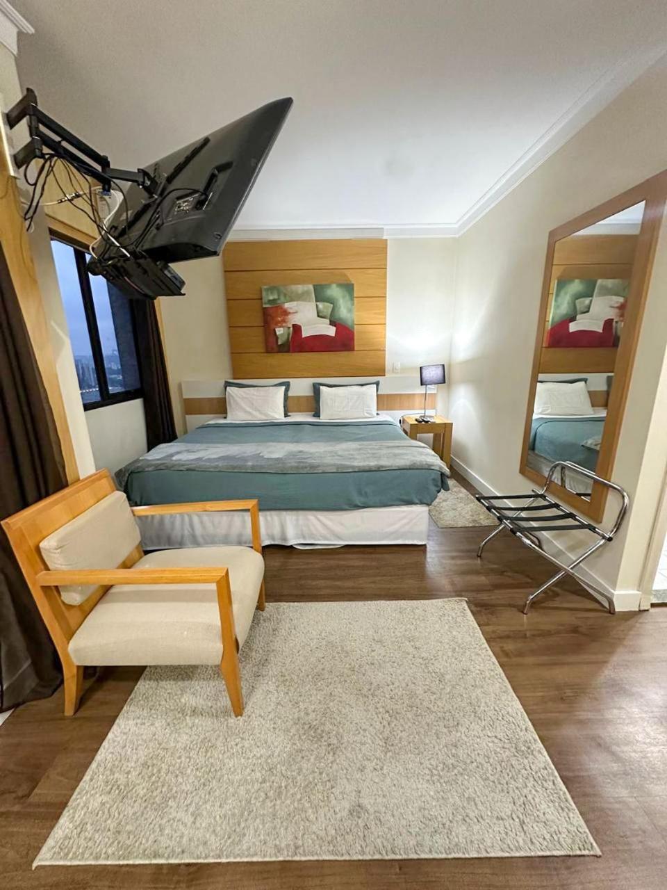 Apartamento Flat Com Conforto E Requinte Em Frente Aeroporto - H1001 *