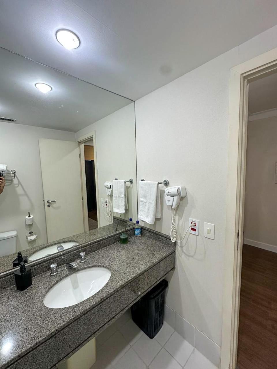 Flat Com Conforto E Requinte Em Frente Aeroporto - H1001 Apartamento *